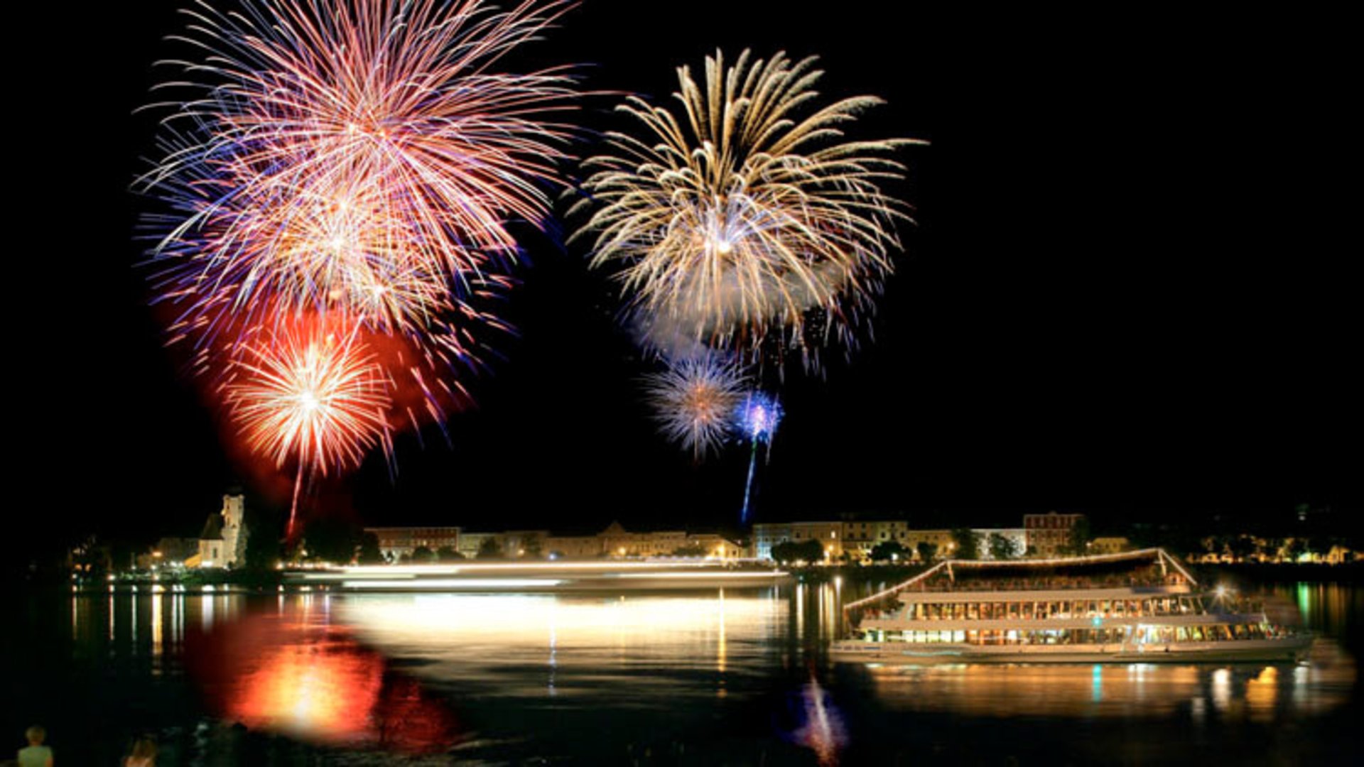 Donau in Flammen_2s © WGD Donau Oberösterreich Tourismus GmbH/Weissenbrunner Donau in Flammen © WGD Donau Oberösterreich Tourismus GmbH/Weissenbrunner
