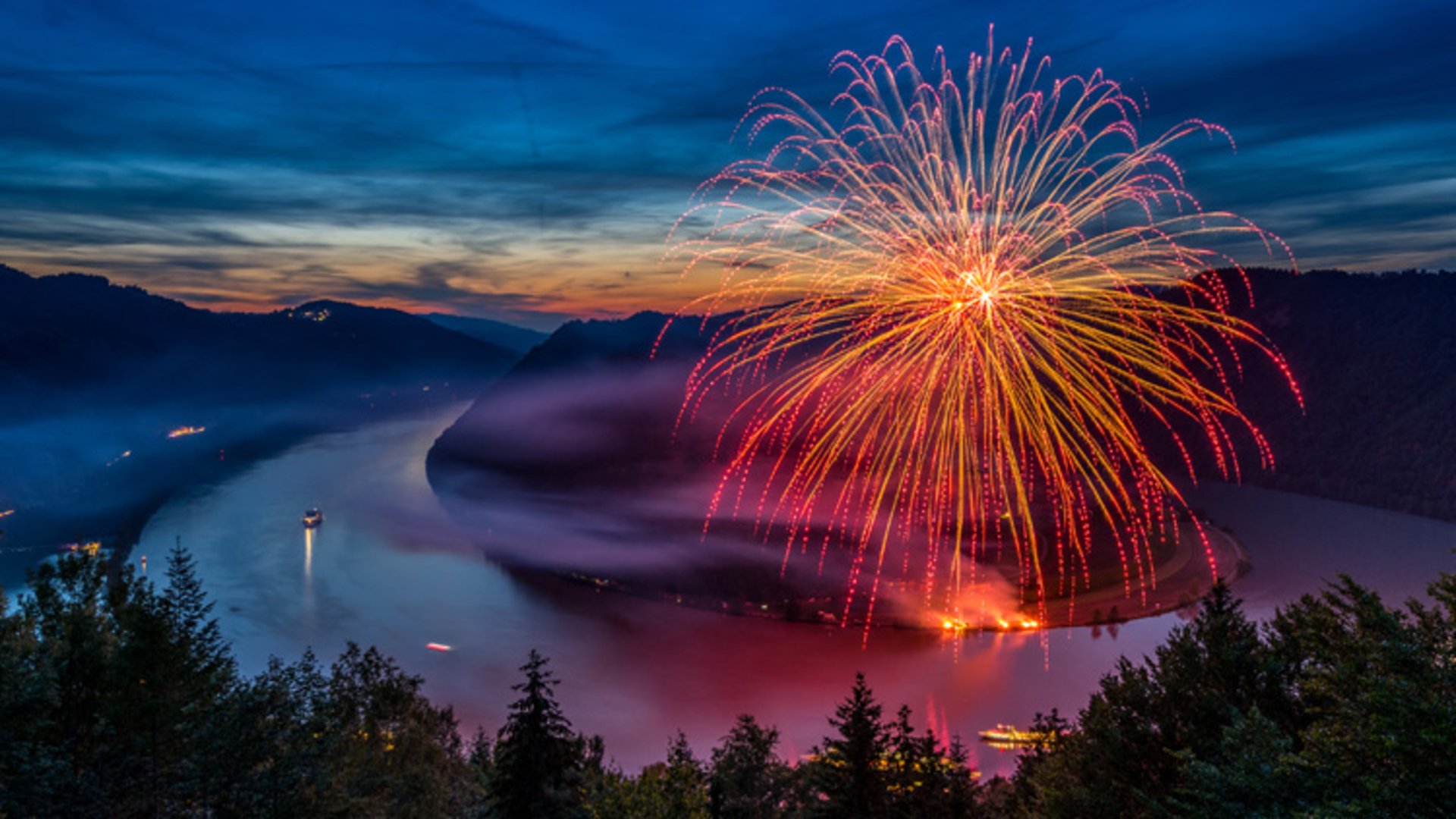 Donau in Flammen © WGD Donau Oberösterreich Tourismus GmbH / Hochhauser Donau in Flammen © WGD Donau Oberösterreich Tourismus GmbH / Hochhauser